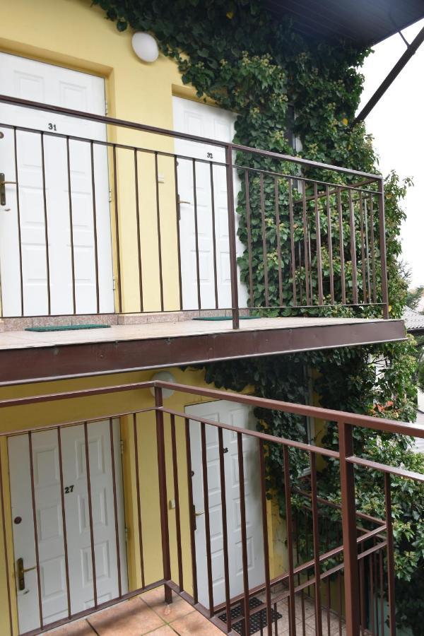 Hostel Malva Łomianki Εξωτερικό φωτογραφία